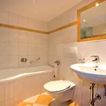 Haus Almrausch アパート