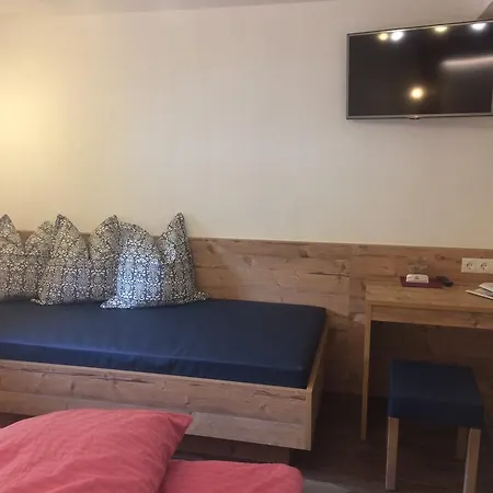 Haus Almrausch Апартаменти *